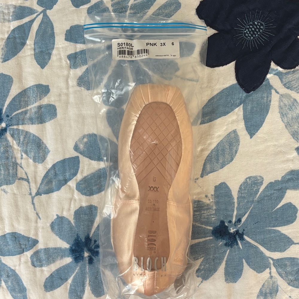 Bloch Women's Pointe Shoes size 6 XXX